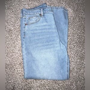 Women’s light wash jeans